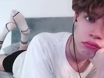 naive_love – webcam model profile photo Image 5