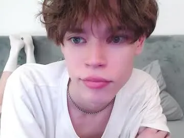 naive_love – webcam model profile photo Image 6