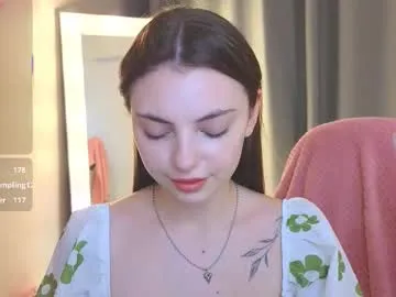 rosannaking – webcam model profile photo Image 16