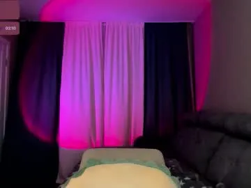 lustyaura – webcam model profile photo Image 4