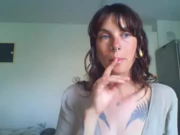 intrigueeme – webcam model profile photo Image 4