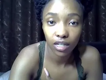 luminaya – webcam model profile photo Image 4