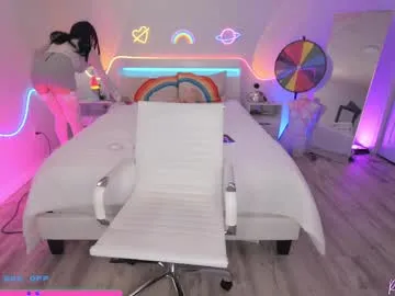 crimsonkitten – webcam model profile photo Image 12