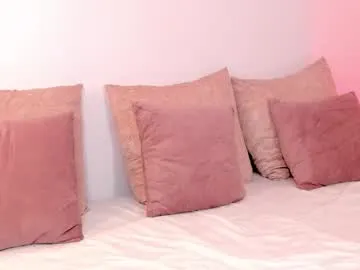 juliaquin – webcam model profile photo Image 13