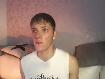 naive_love – webcam model profile photo Image 10