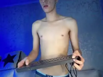 naive_love – webcam model profile photo Image 13