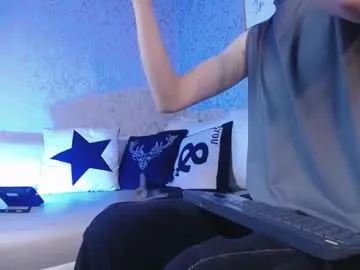 naive_love – webcam model profile photo Image 4