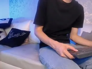 naive_love – webcam model profile photo Image 8