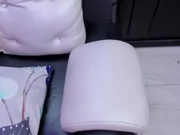 mon1_day – webcam model profile photo Image 16