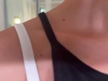 mon1_day – webcam model profile photo Image 14