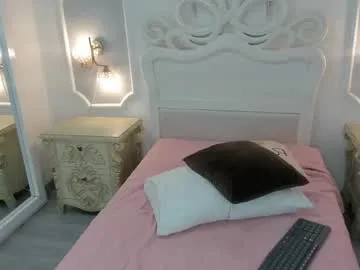 babyaves – webcam model profile photo Image 3