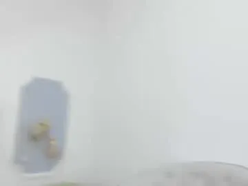 babyaves – webcam model profile photo Image 5