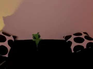 little_effy18_ – webcam model profile photo Image 18