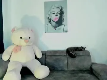 little_effy18_ – webcam model profile photo Image 3