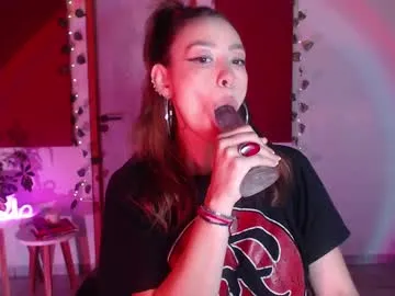 crimsonkitten – webcam model profile photo Image 2