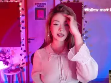 crimsonkitten – webcam model profile photo Image 5