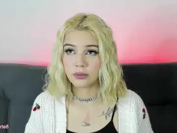 tooclose_toofar – webcam model profile photo Image 14