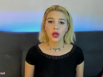 tooclose_toofar – webcam model profile photo Image 18