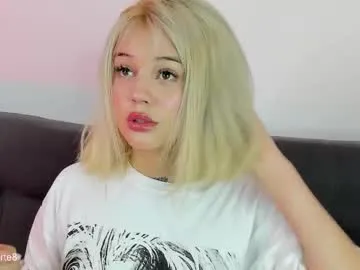 tooclose_toofar – webcam model profile photo Image 9