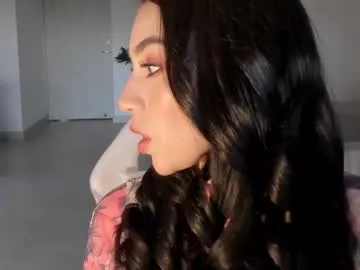 cumongiselle – webcam model profile photo Image 9