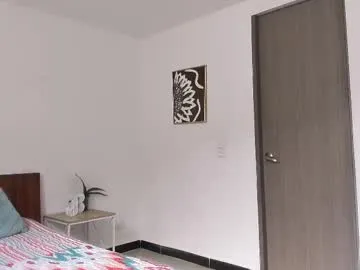 shinyways – webcam model profile photo Image 4