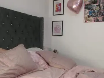 evymiuu – webcam model profile photo Image 8