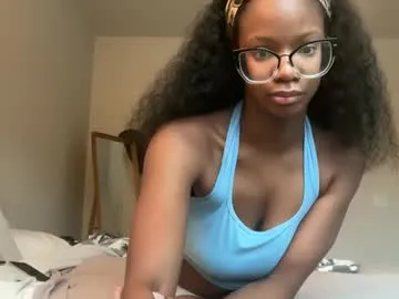 miss_ema_divine – webcam model profile photo Image 11