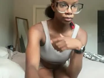 miss_ema_divine – webcam model profile photo Image 15