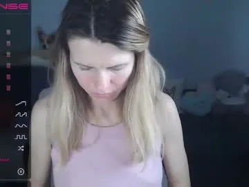 shy_moony – webcam model profile photo