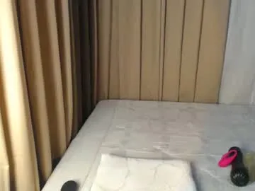 queeneliaa_ – webcam model profile photo Image 9