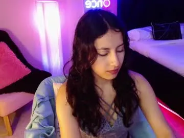 nika_lodge_official – webcam model profile photo Image 9