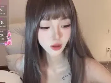 alyonaqueen_ – webcam model profile photo Image 2