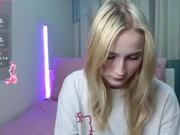 bestblondiiecb – webcam model profile photo Image 4