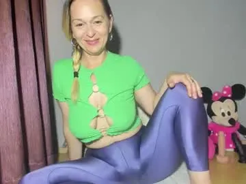 elannand – webcam model profile photo Image 3