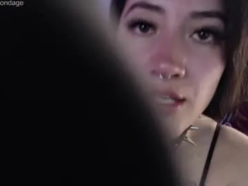 alyonaqueen_ – webcam model profile photo Image 8