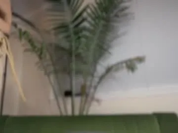 mon1_day – webcam model profile photo Image 18