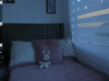 viaress – webcam model profile photo Image 12