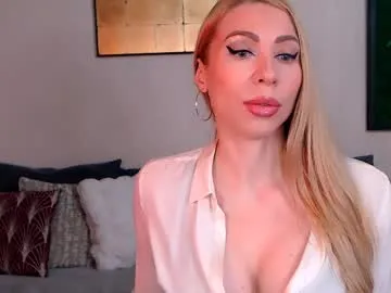 little_effy18_ – webcam model profile photo Image 8