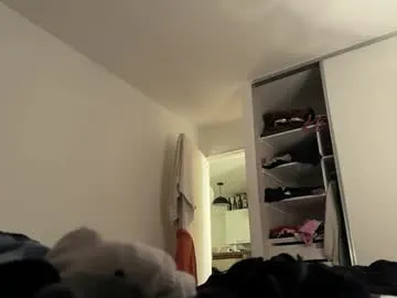 dronae – webcam model profile photo Image 19