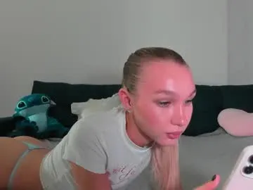 avrillemell – webcam model profile photo Image 4