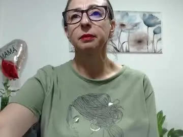 emilyy_bank – webcam model profile photo Image 2