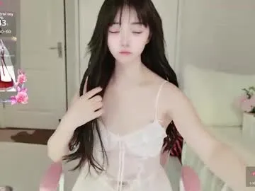 lustyaura – webcam model profile photo Image 14