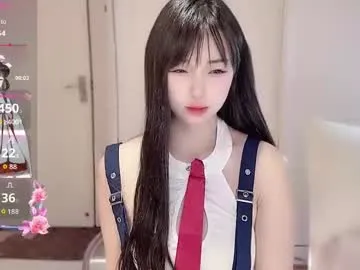 lustyaura – webcam model profile photo Image 15