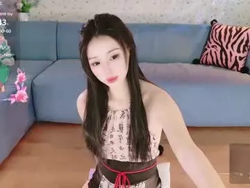 lustyaura – webcam model profile photo Image 2