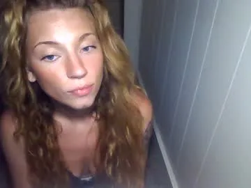 vicky_hotteei – webcam model profile photo Image 6