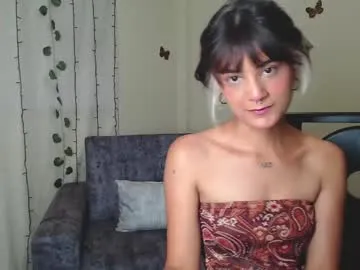 naive_love – webcam model profile photo Image 3