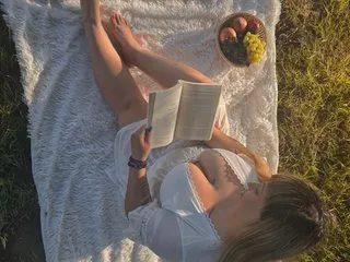 denobluora – webcam model profile photo Image 3