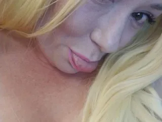 brookeride – webcam model profile photo