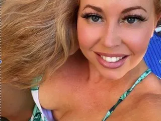 lucifera1 – webcam model profile photo Image 2